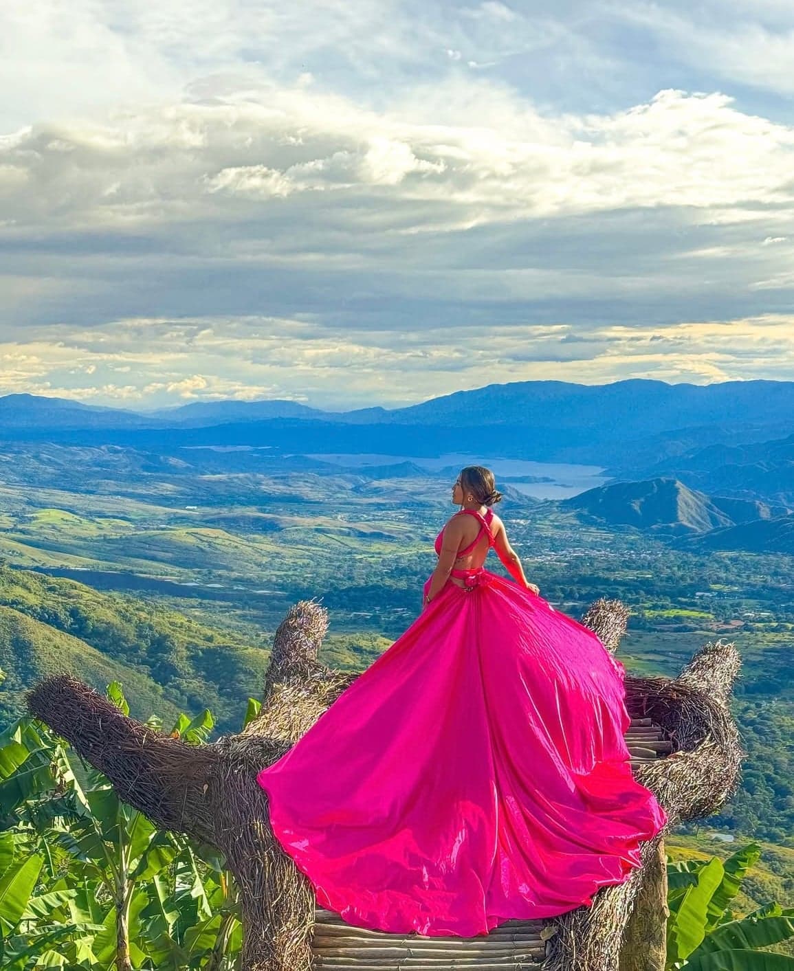 Vestido Cola Imperial en color fucsia